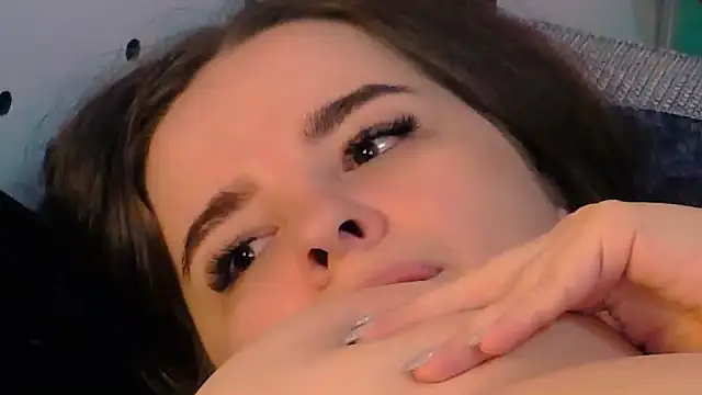 Snapshot of Riisse chatting on December 2024 01:18:02 AM Riisse online show from December 2024 01:18:02 AM