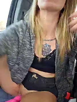 Snapshot of SheIsSomething chatting on December 2024 11:00:01 PM SheIsSomething online show from December 2024 11:00:01 PM