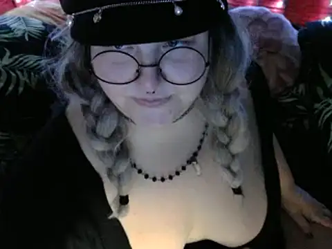 Snapshot of ThickBones chatting on December 2024 05:01:01 PM ThickBones online show from December 2024 05:01:01 PM