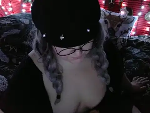 Snapshot of ThickBones chatting on December 2024 06:50:02 PM ThickBones online show from December 2024 06:50:02 PM