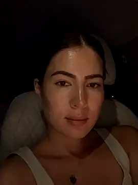 Snapshot of clairewntr chatting on November 2025 11:04:02 PM clairewntr online show from November 2025 11:04:02 PM