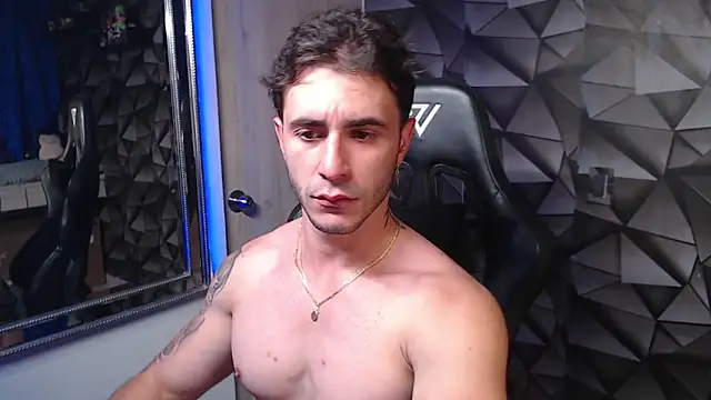 Snapshot of Latino_stud4u chatting on March 2025 01:04:02 AM Latino stud4u online show from March 2025 01:04:02 AM