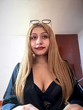 Snapshot of _Danna chatting on November 2025 01:47:02 PM Danna online show from November 2025 01:47:02 PM