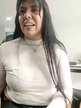 aisha latina online show from April 2026 03:36:01 PM