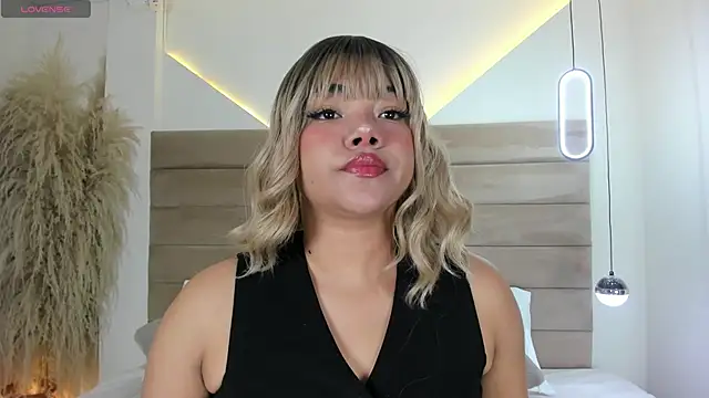 ValerieDiaz  online show from September 2025 12:05:01 PM