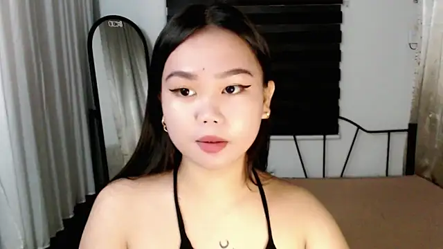 Snapshot of Vivorey_Leighn chatting on November 2025 12:16:02 PM Vivorey Leighn online show from November 2025 12:16:02 PM