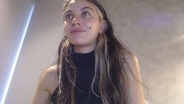 Snapshot of mariecam420 chatting on January 2025 04:27:01 PM mariecam420 online show from January 2025 04:27:01 PM
