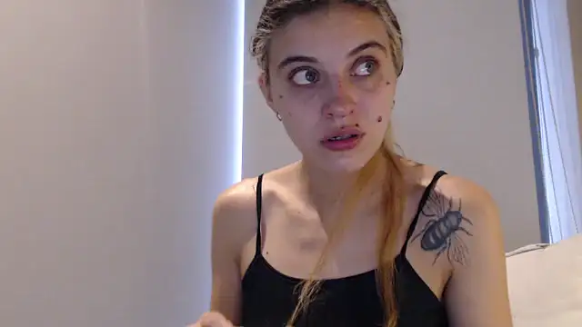 Snapshot of mariecam420 chatting on January 2025 05:59:01 PM mariecam420 online show from January 2025 05:59:01 PM