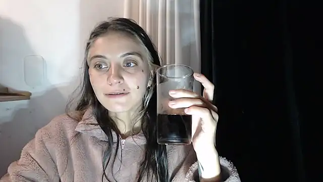 Snapshot of mariecam420 chatting on January 2025 01:42:02 AM mariecam420 online show from January 2025 01:42:02 AM