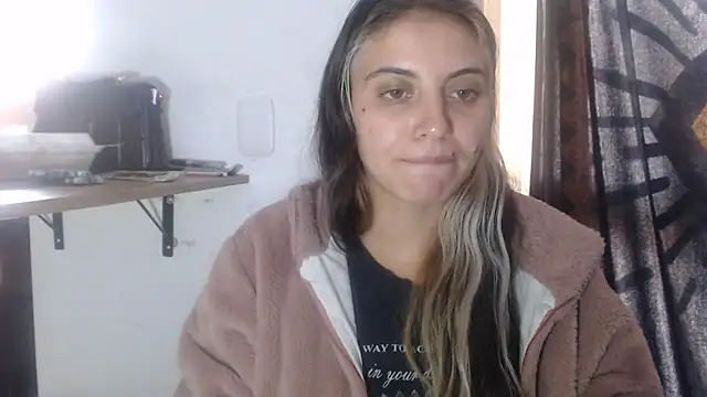 Snapshot of mariecam420 chatting on February 2025 08:47:02 PM mariecam420 online show from February 2025 08:47:02 PM
