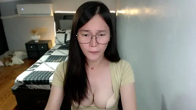 Snapshot of AmazingLuchie chatting on May 2026 05:27:02 AM AmazingLuchie online show from May 2026 05:27:02 AM