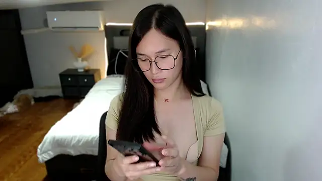Snapshot of AmazingLuchie chatting on June 2026 05:32:02 AM AmazingLuchie online show from June 2026 05:32:02 AM