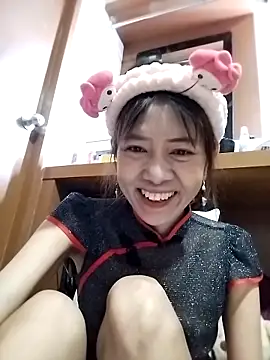 Snapshot of Little_suzy5 chatting on June 2026 01:50:02 AM Little suzy5 online show from June 2026 01:50:02 AM