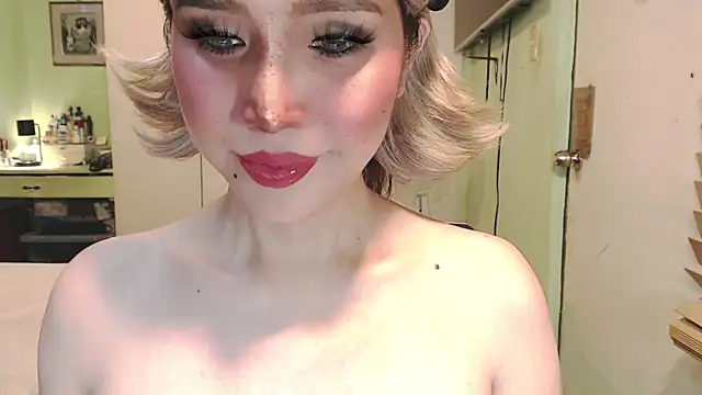 Ezradeliciosa online show from May 2026 01:00:01 AM