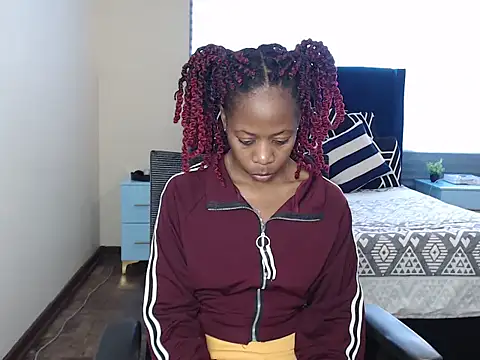 QUEENMANDYY online show from June 2026 06:18:02 AM