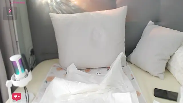 Snapshot of Anne-Sweet chatting on March 2025 06:35:02 AM Anne-Sweet online show from March 2025 06:35:02 AM