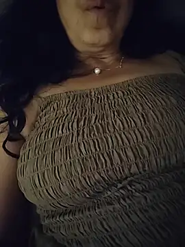 Snapshot of Susannemilf chatting on February 2026 08:21:01 AM Susannemilf online show from February 2026 08:21:01 AM