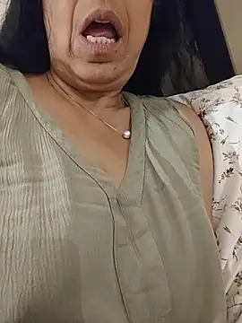 Snapshot of Susannemilf chatting on February 2026 01:53:02 PM Susannemilf online show from February 2026 01:53:02 PM