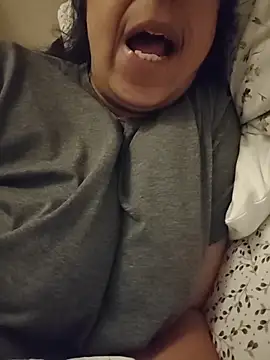 Snapshot of Susannemilf chatting on February 2026 02:43:01 AM Susannemilf online show from February 2026 02:43:01 AM