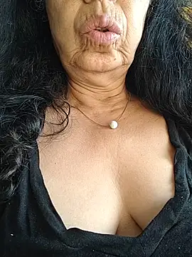 Snapshot of Susannemilf chatting on March 2026 03:01:02 AM Susannemilf online show from March 2026 03:01:02 AM