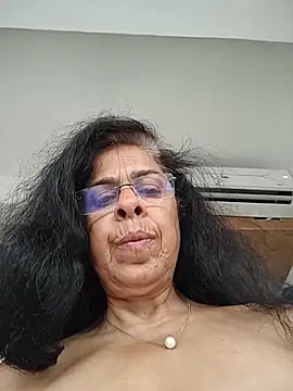 Snapshot of Susannemilf chatting on March 2026 04:17:02 AM Susannemilf online show from March 2026 04:17:02 AM