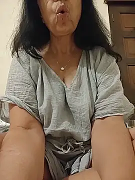 Snapshot of Susannemilf chatting on March 2026 03:26:01 PM Susannemilf online show from March 2026 03:26:01 PM