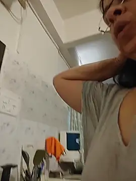 Snapshot of Susannemilf chatting on March 2026 03:43:02 AM Susannemilf online show from March 2026 03:43:02 AM