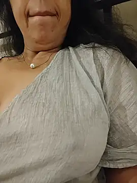 Snapshot of Susannemilf chatting on March 2026 04:01:02 AM Susannemilf online show from March 2026 04:01:02 AM