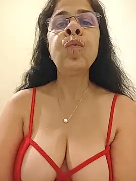 Snapshot of Susannemilf chatting on March 2026 04:18:01 PM Susannemilf online show from March 2026 04:18:01 PM