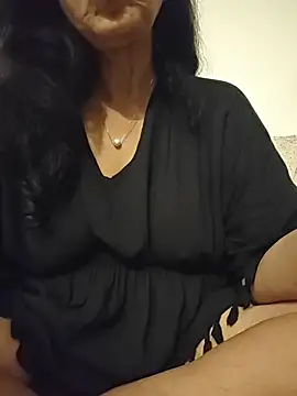 Snapshot of Susannemilf chatting on April 2026 06:10:01 PM Susannemilf online show from April 2026 06:10:01 PM