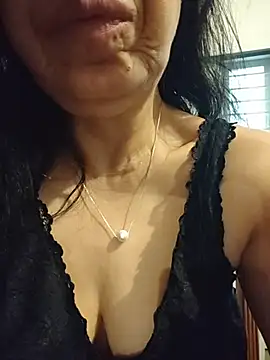 Snapshot of Susannemilf chatting on April 2026 03:53:02 AM Susannemilf online show from April 2026 03:53:02 AM
