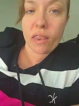 julimonroe online show from June 2026 02:53:01 AM