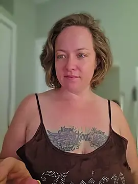 julimonroe online show from July 2026 12:58:01 PM
