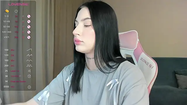 JenniferQueen11 online show from December 2024 01:22:02 PM