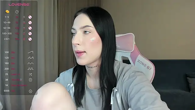 JenniferQueen11 online show from December 2024 04:25:01 PM