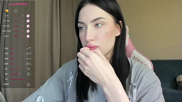 JenniferQueen11 online show from December 2024 01:22:02 PM