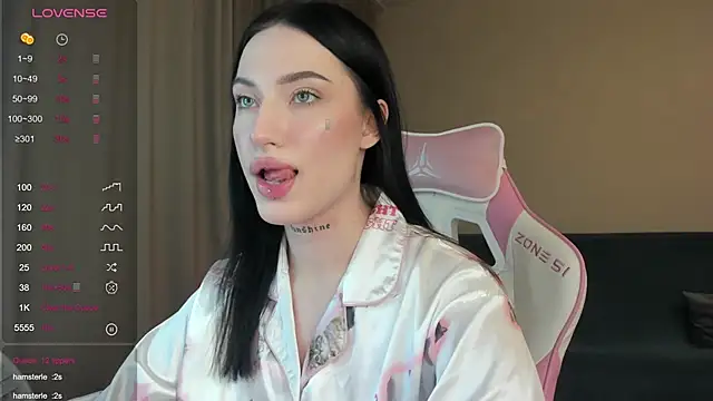 JenniferQueen11 online show from December 2024 10:48:02 PM