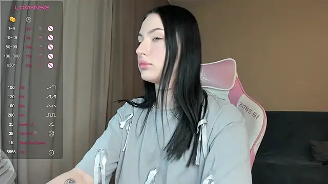 JenniferQueen11 online show from January 2025 02:18:01 PM