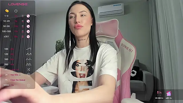 JenniferQueen11 online show from February 2025 03:08:02 PM