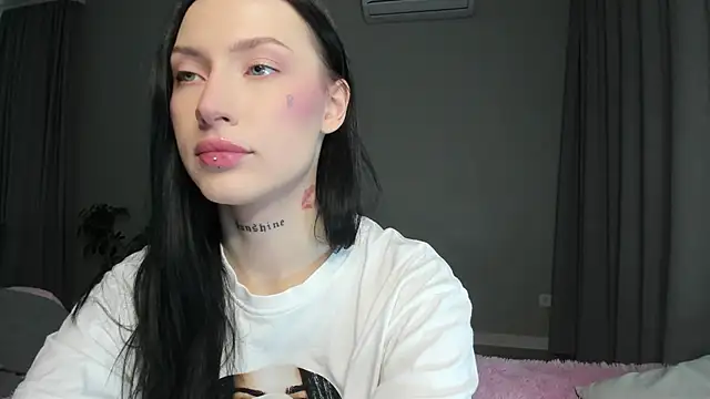 JenniferQueen11 online show from September 2025 11:32:01 AM