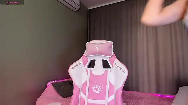 JenniferQueen11 online show from October 2025 07:59:02 AM