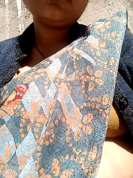 Snapshot of Lattika-Bhabhi chatting on February 2025 06:09:02 AM Lattika-Bhabhi online show from February 2025 06:09:02 AM