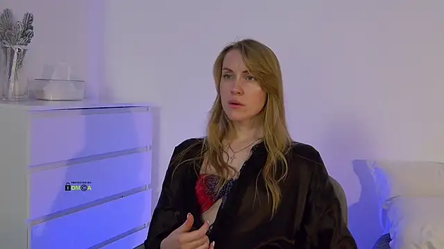 Snapshot of Fallinlove1 chatting on February 2025 08:09:02 PM Fallinlove1 online show from February 2025 08:09:02 PM