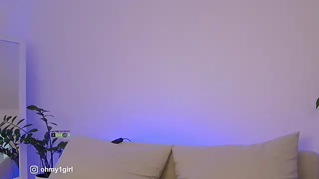 Snapshot of Fallinlove1 chatting on December 2025 01:09:01 PM Fallinlove1 online show from December 2025 01:09:01 PM