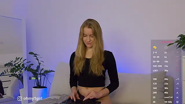 Snapshot of Fallinlove1 chatting on December 2025 03:20:01 PM Fallinlove1 online show from December 2025 03:20:01 PM