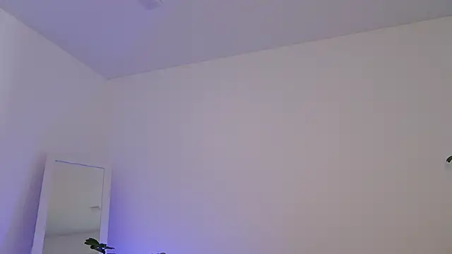 Fallinlove1 online show from March 2026 01:18:01 PM