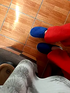 feet toes online show from May 2026 05:13:01 AM
