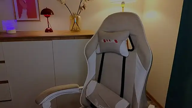 freya nilsson online show from December 2024 06:50:01 PM