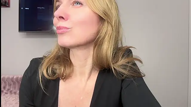 Snapshot of RachellAmazing chatting on February 2025 07:44:02 PM RachellAmazing online show from February 2025 07:44:02 PM