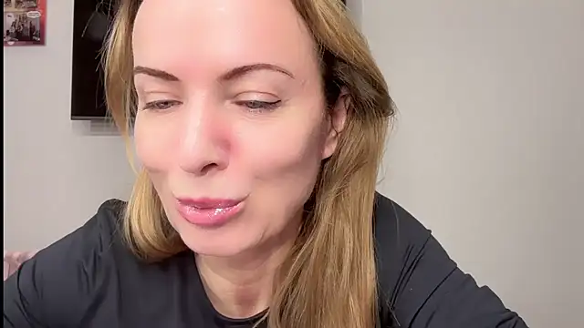 Snapshot of RachellAmazing chatting on February 2025 09:15:02 PM RachellAmazing online show from February 2025 09:15:02 PM